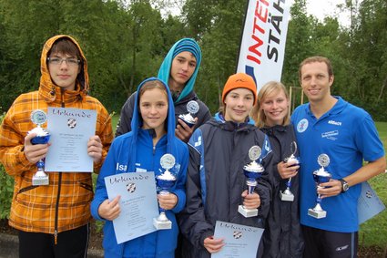 Sie siegten bei den Mini-Mixed-Staffeln: Benedikt Maczey, Isabelle Mller, Lucas Mose, Ines Biker, Melina Lttich und Lionel Delsart (von links) vom Schwimm-Club Villingen