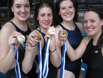 Siegten beim 37. Internationalen Masters-Meeting des SC Villingen ber 4 x 50mj Freistil: Amelie Kneer, Andrea Rosenstiel, Sandra Rybicki und Diana Matt (von links)