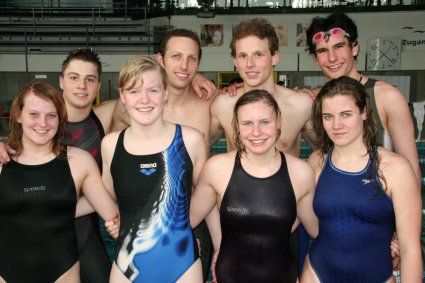 Mussten sich dem SSF Singen bei den Bezirksmeisterschaften ber 8 x 50m Lagen knapp geschlagen geben: Anna Miller, Marc Mller, Sibylle Jckle, Lionel Delsart, Melina Lttich, Jonas Steiert, Patricia Scheller und Felix Gler (von links)